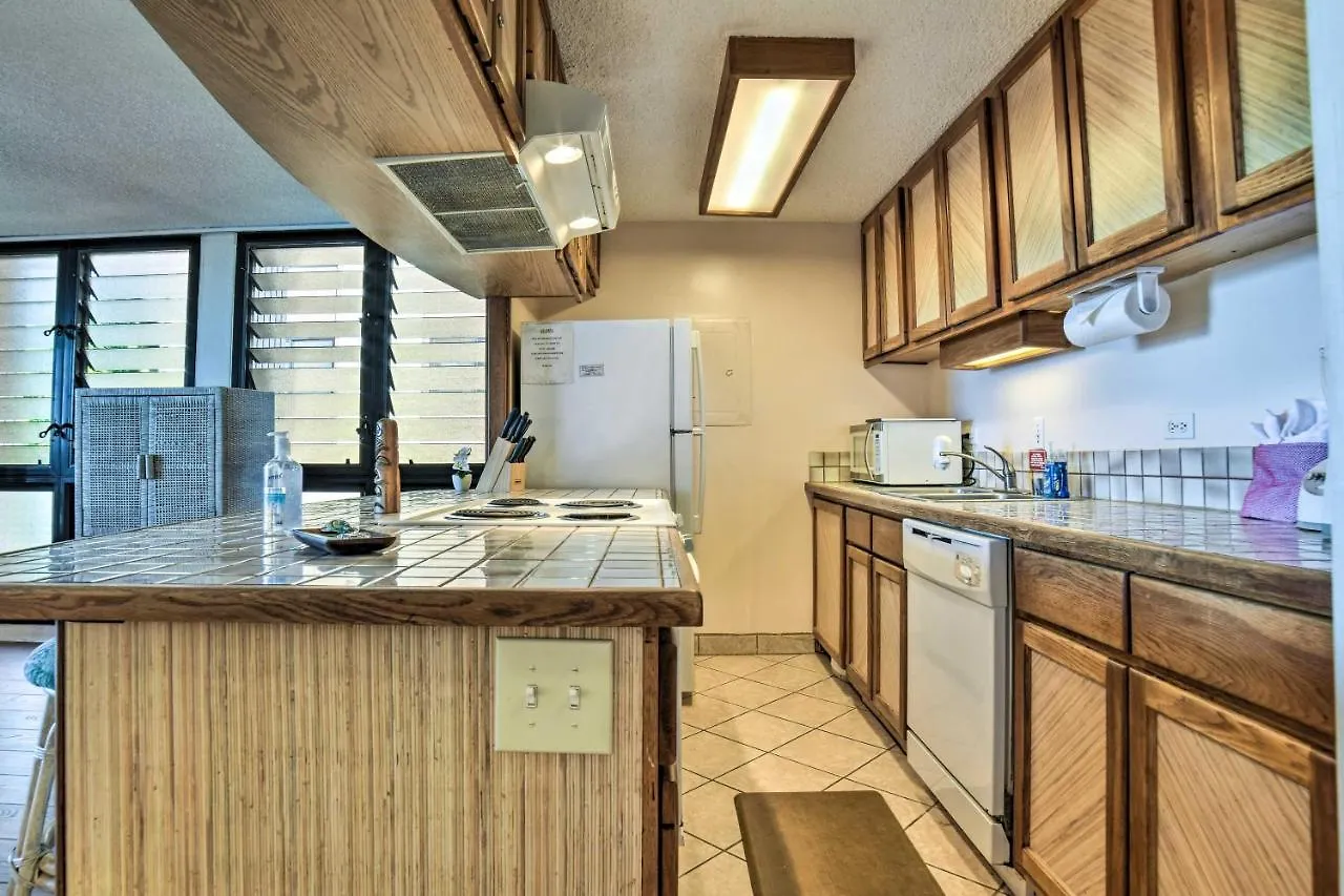Apartment Beachfront Lahaina Condo Pool And Grill Access Kahana